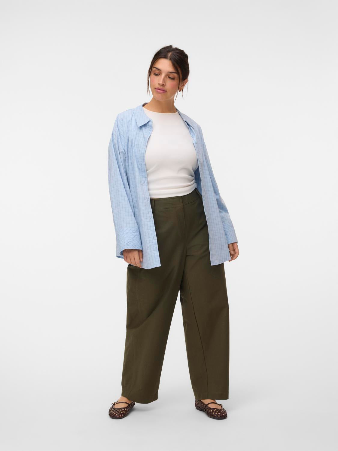 model_shot-front